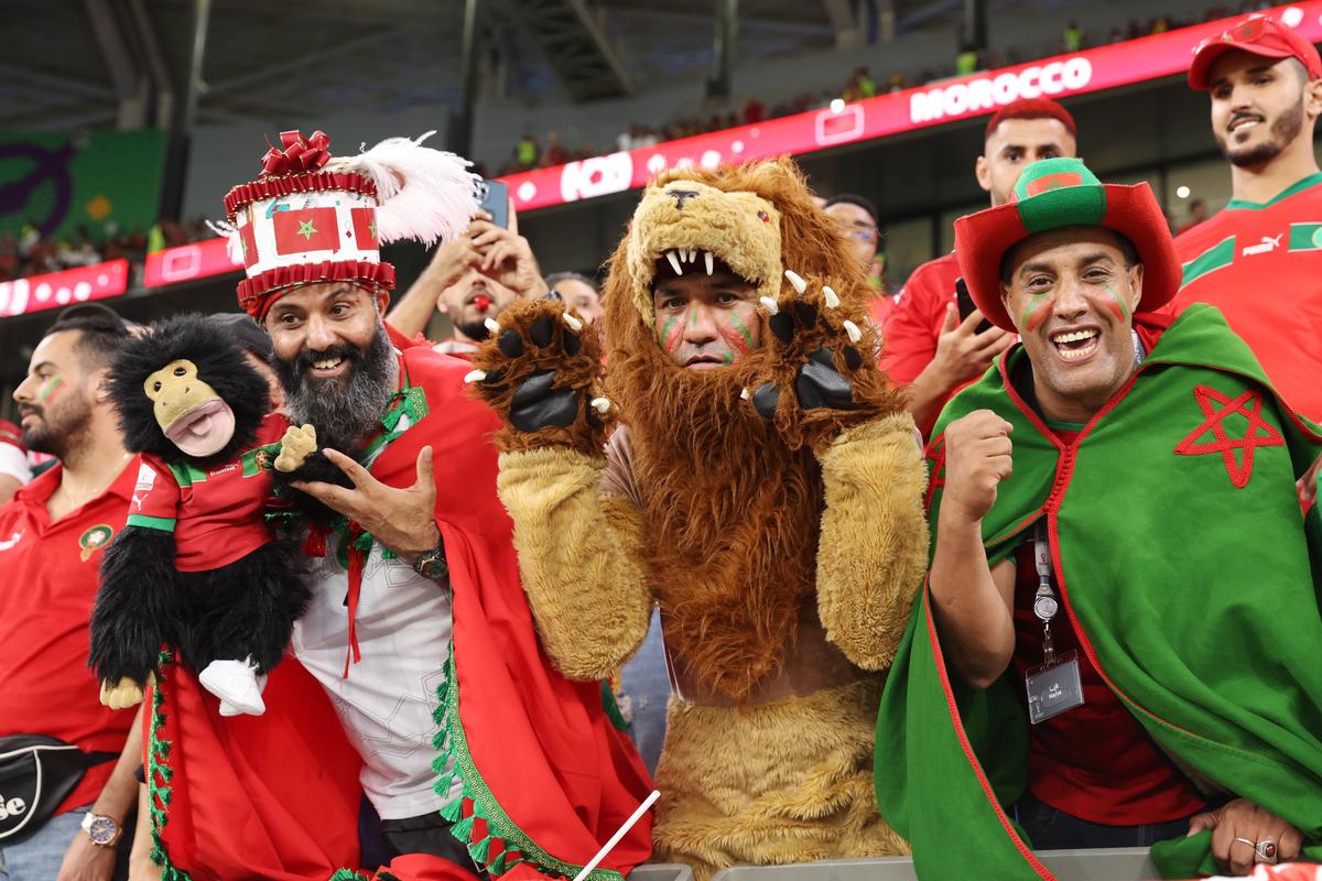 Batman, lei și femei frumoase » Spectacol în tribune la Maroc - Spania