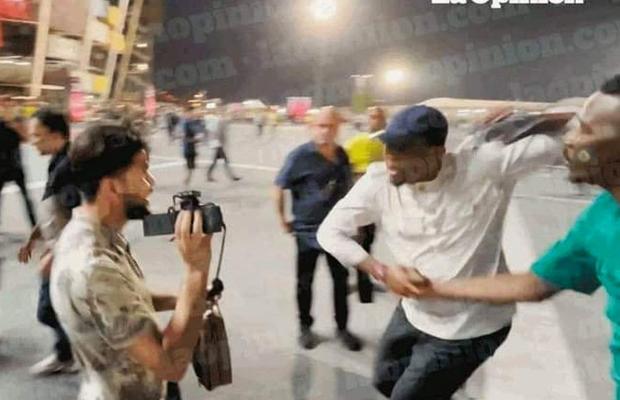 Filmare ȘOCANTĂ din Qatar: Samuel Eto'o îl atacă în afara stadionului și îl face KO cu o lovitură din MMA!