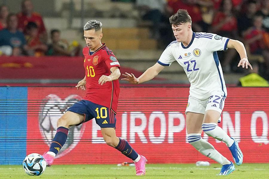 Bryan Zaragoza, în roșu // foto: Imago Images Revin la Liverpool și Bayern Munchen după împrumuturi eșuate