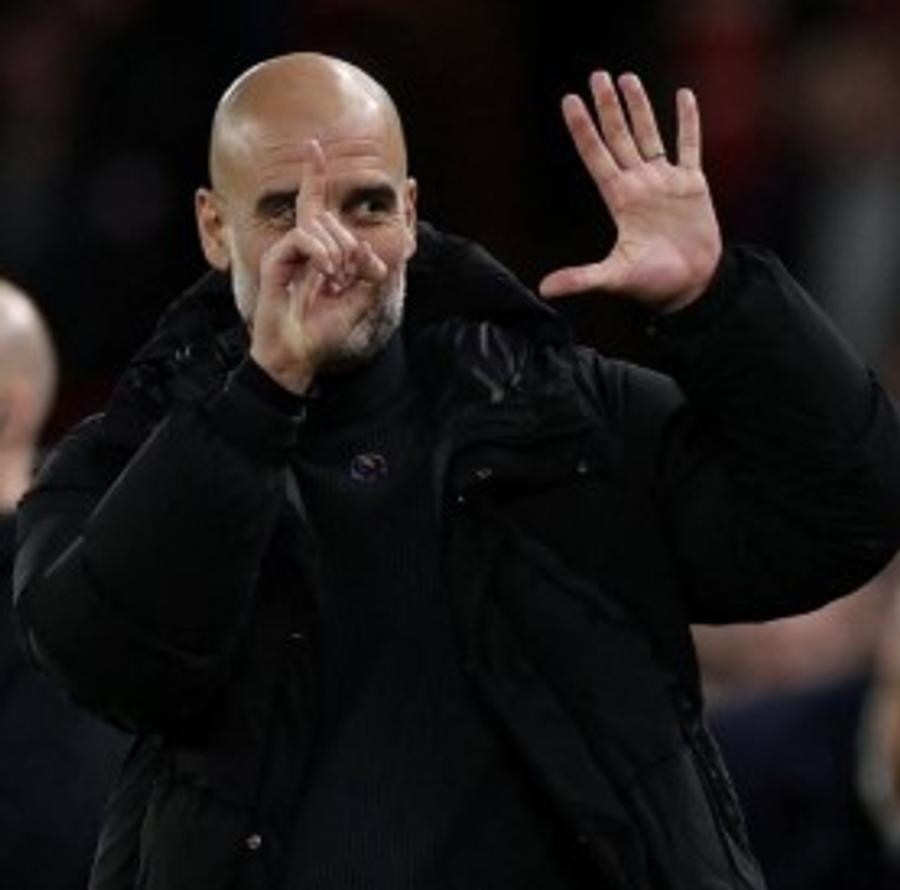 Reacția lui Pep Guardiola la adrea fanilor lui Liverpool care i-au prevestit demisia pe Anfield Road S-a reaprins războiul între Guardiola și Mourinho! „I-aș spune lui Jose același lucru”