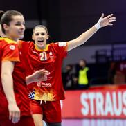 Lorena Ostase sărbătorește alături de Alisia Boiciuc /  FOTO: Imago