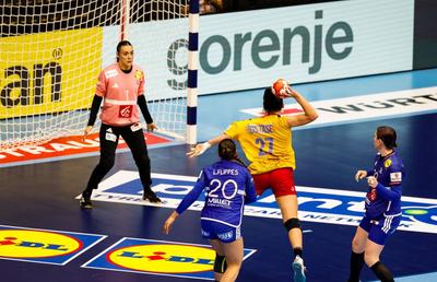 Lipsă de fair-play! Ce au putut să declare selecționerul și handbalistele Franței despre meciul cu România de la Europeanul de handbal: „Tot felul de probleme”