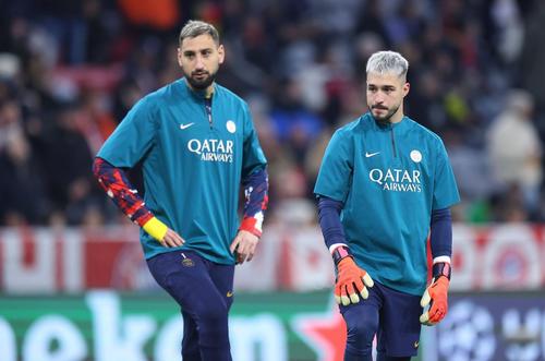 Gianluigi Donnarumma (stânga) nu se mai numără printre preferații lui Luis Enrique / Foto: Imago