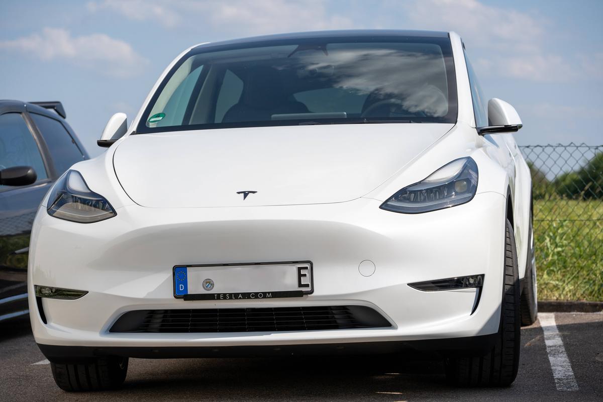 Pe fondul scăderii vânzărilor, Tesla aduce în Europa cea mai accesibilă versiune de sedan electric de până acum