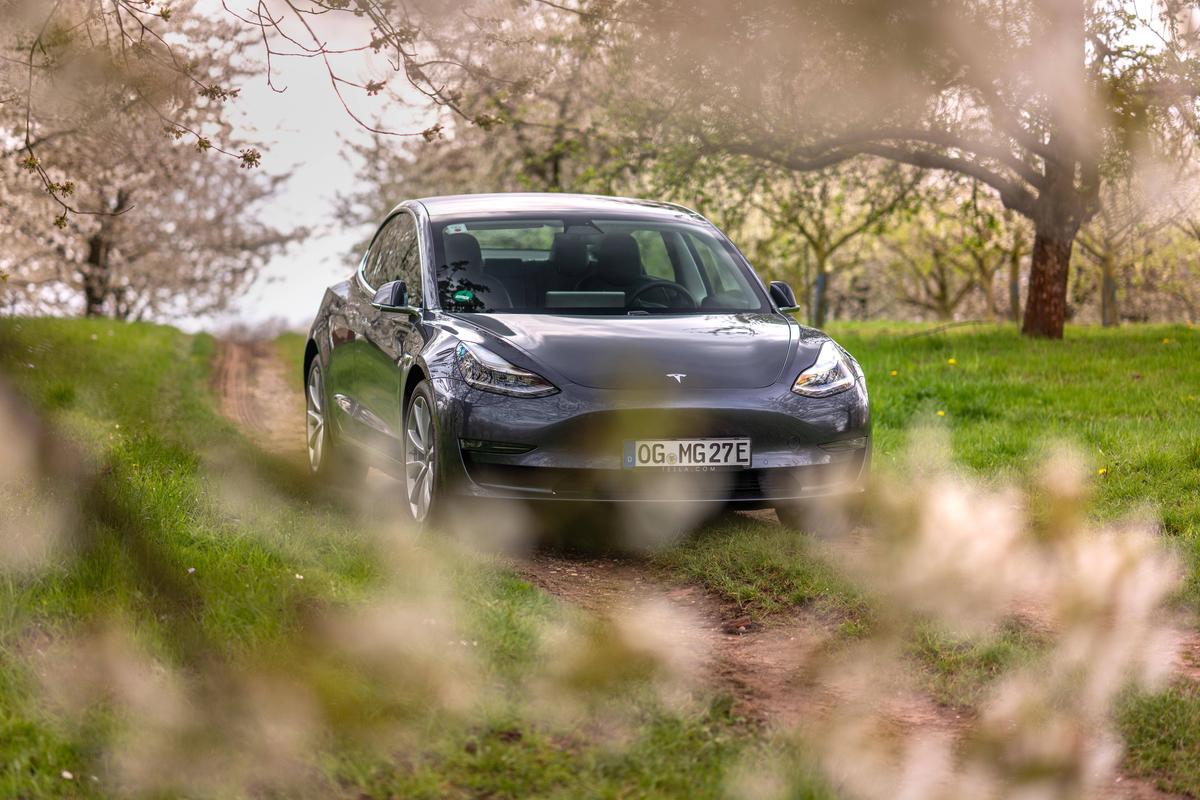 Pe fondul scăderii vânzărilor, Tesla aduce în Europa cea mai accesibilă versiune de sedan electric de până acum