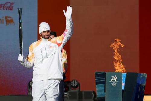 Gregorio Paltrinieri a purtat torța pentru JO 2026 la startul ștafetei prin Italia Foto: Imago Images