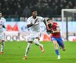 Kennedy Boateng vs Florin Tănase în FCSB - Dinamo // foto: Cristi Preda (GSP)