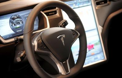 Pe fondul scăderii vânzărilor, Tesla aduce în Europa cea mai accesibilă versiune de sedan electric de până acum