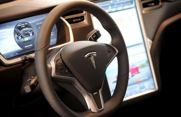 Pe fondul scăderii vânzărilor, Tesla aduce în Europa cea mai accesibilă versiune de sedan electric de până acum