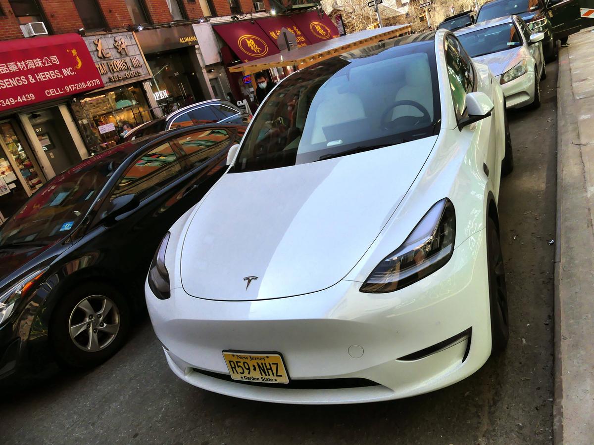 Pe fondul scăderii vânzărilor, Tesla aduce în Europa cea mai accesibilă versiune de sedan electric de până acum