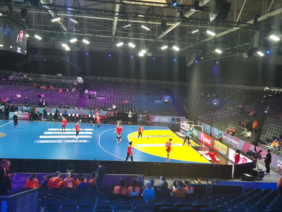 Știm toate naționalele calificate în sferturile de finală la Campionatul Mondial de handbal feminin » 9.000 de fani „oranje” au creat o atmosferă fantastică