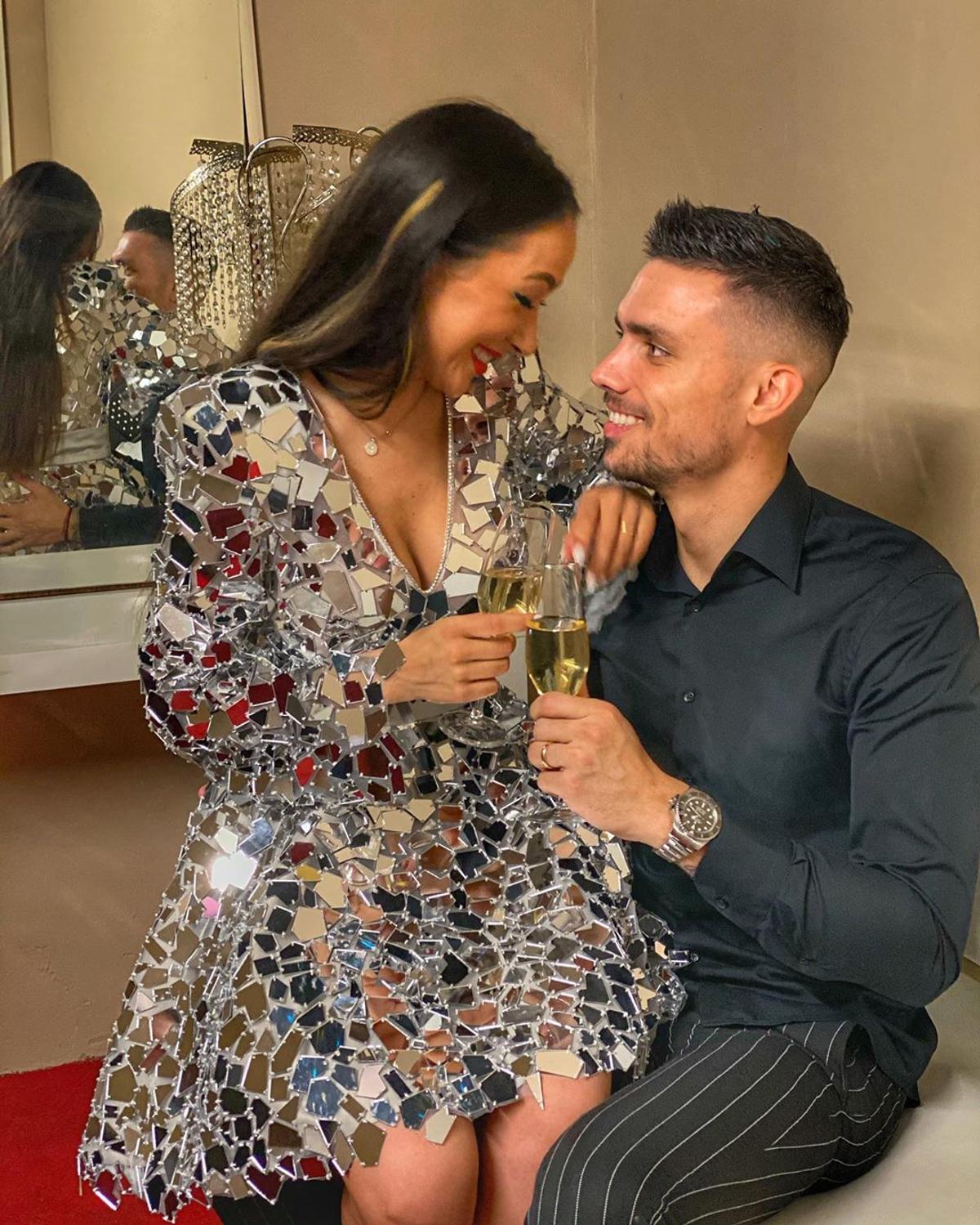 Fotografia cu Denis Alibec la bustul gol care a pus-o pe Vlăduța Lupău în dificultate: „E ăsta care-a plecat acum, nu? Dennis Man?”