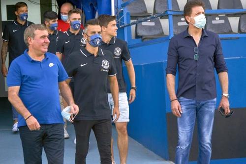 De la stânga la dreapta, în primul rând: Gică Hagi, Ruben de la Barrera, Gică Popescu