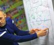 Bogdan Andone explică la tablă cum funcţionează apărarea lui Napoli