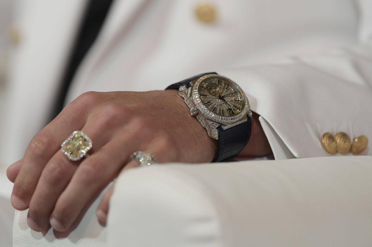 Accesoriul preferat al lui Cristiano Ronaldo » Poartă un inel de logodnă care costă o avere!