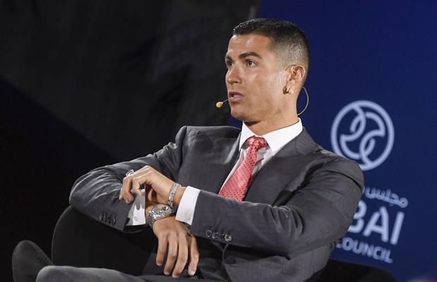 Accesoriul preferat al lui Cristiano Ronaldo » Poartă un inel de logodnă care costă o avere!