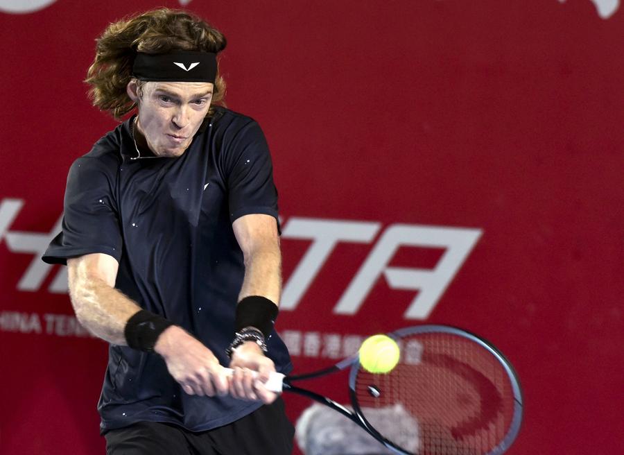 Andrey Rublev în acțiune FOTO Imago Images S-au dat primele trofee ale sezonului » Gauff, Rybakina, Dimitrov și Rublev s-au impus