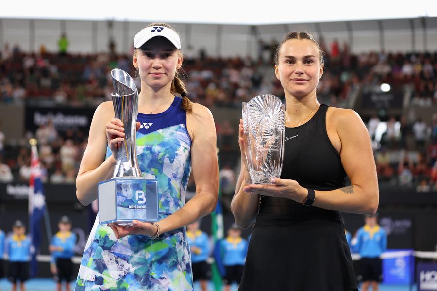 Elena și Aryna la festivitatea de premiere FOTO Guliver/GettyImages S-au dat primele trofee ale sezonului » Gauff, Rybakina, Dimitrov și Rublev s-au impus