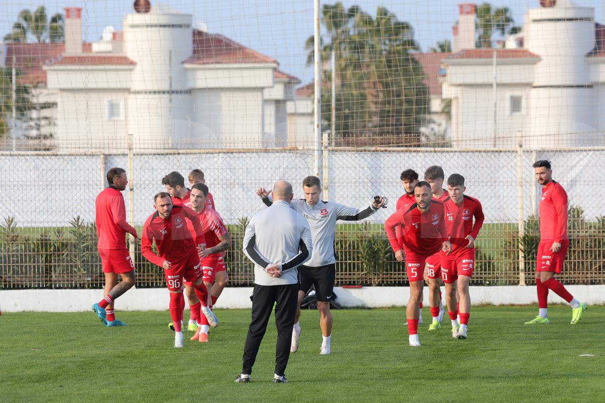 Hermannstadt, victorie sub ochii lui Mircea Lucescu » Selecționerul s-a pozat cu fanii turci