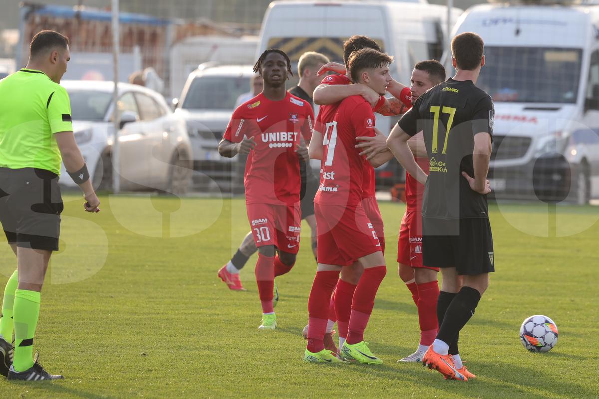 Hermannstadt, victorie sub ochii lui Mircea Lucescu » Selecționerul s-a pozat cu fanii turci