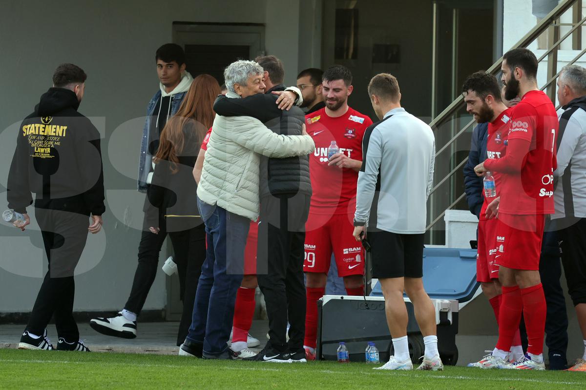 Hermannstadt, victorie sub ochii lui Mircea Lucescu » Selecționerul s-a pozat cu fanii turci