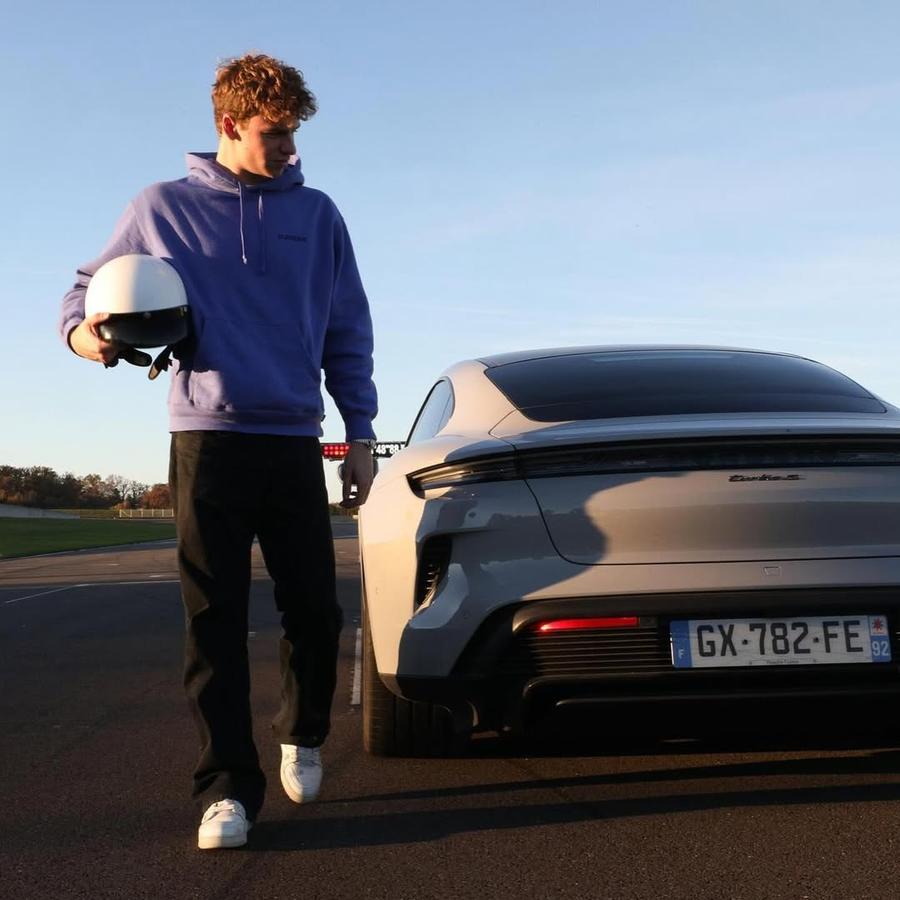 Leon Marchand și-a testat bolidul pe un circuit FOTO Instagram Leon Marchand conduce și el un Porsche, la fel ca David Popovici