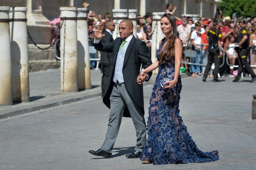 Roberto Carlos și Mariana Luccon, la un eveniment / Foto: GettyImages Roberto Carlos divorțează din nou » Fostul fundaș al lui Real Madrid are 11 copii cu 7 femei