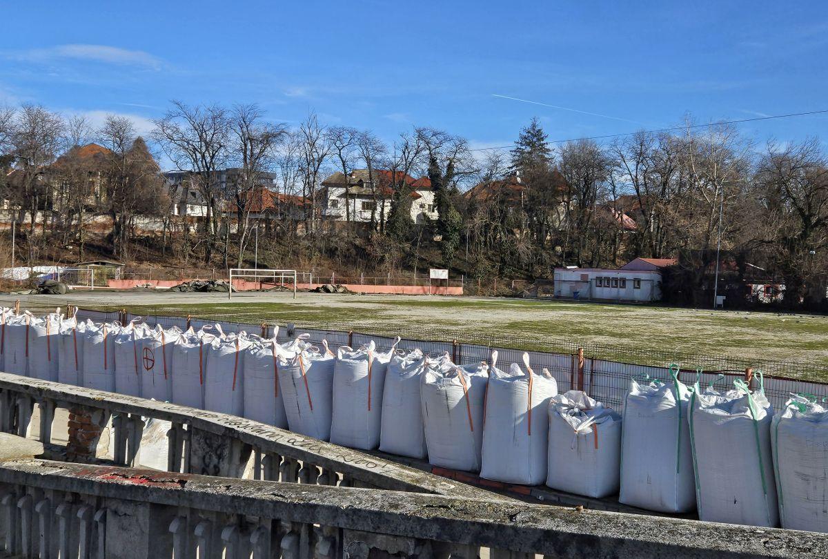 Peisaj în schimbare în complexul Dinamo: lucrări la „Velodrom” și la „Piți Varga”: GSP a luat-o la pas prin ruinele din Ștefan cel Mare