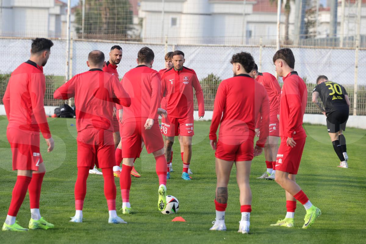 Hermannstadt, victorie sub ochii lui Mircea Lucescu » Selecționerul s-a pozat cu fanii turci