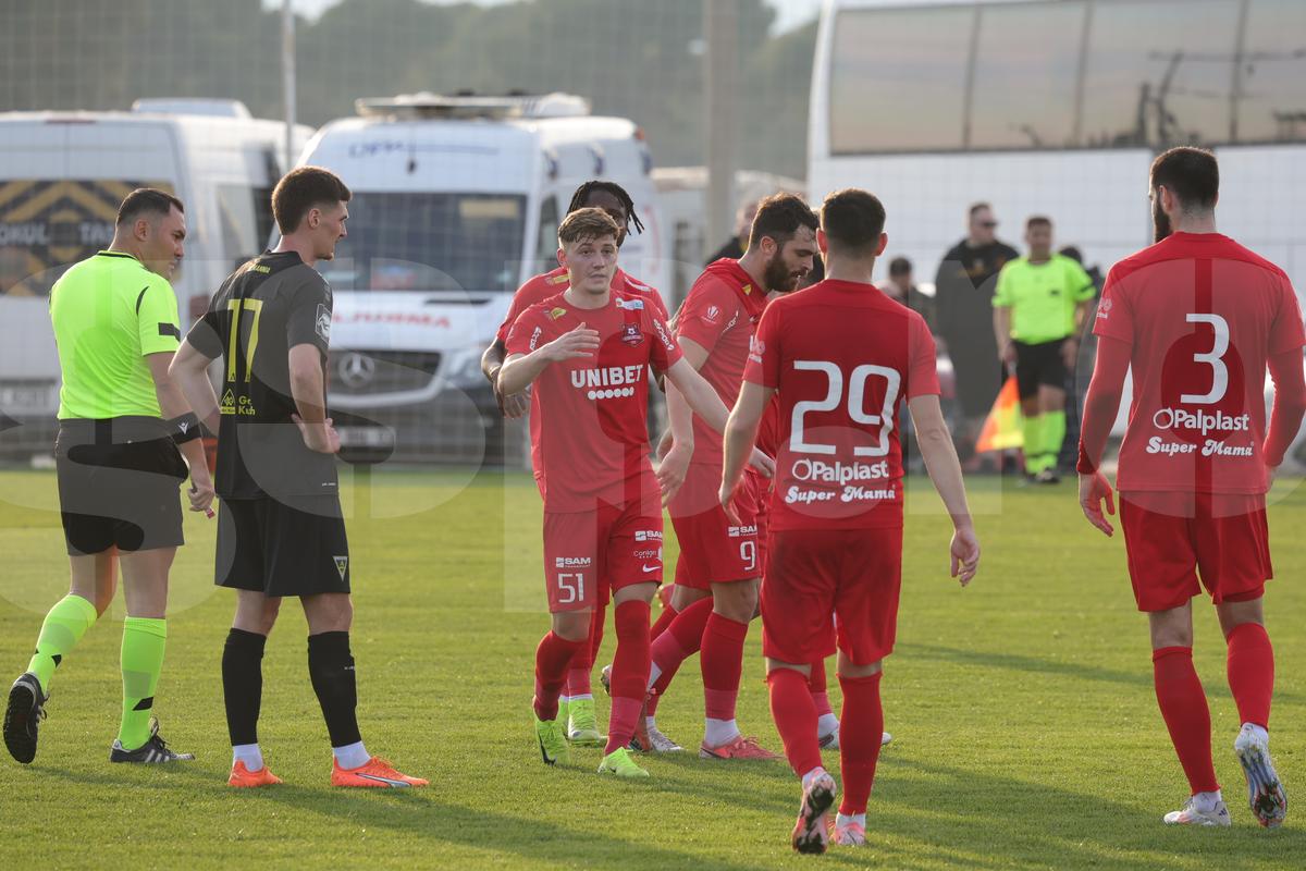 Hermannstadt, victorie sub ochii lui Mircea Lucescu » Selecționerul s-a pozat cu fanii turci