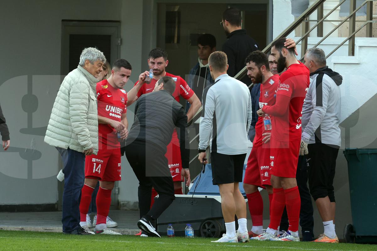 Hermannstadt, victorie sub ochii lui Mircea Lucescu » Selecționerul s-a pozat cu fanii turci