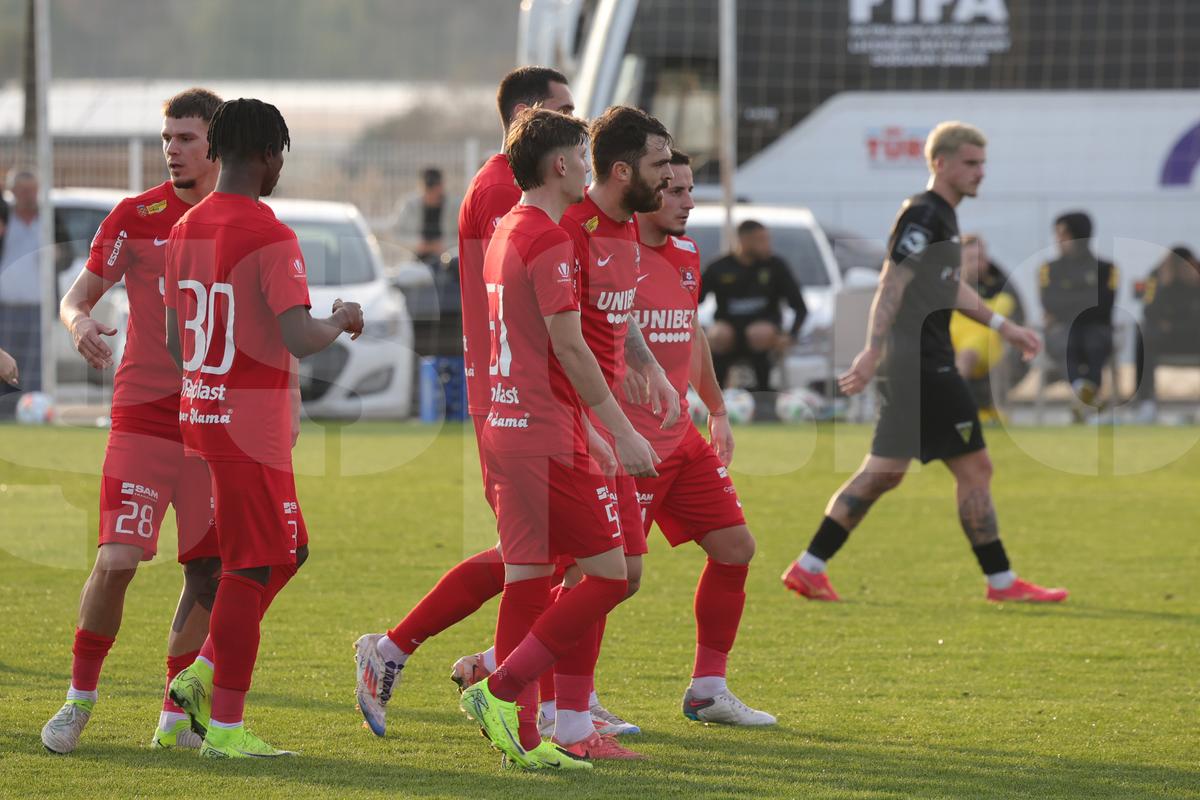 Hermannstadt, victorie sub ochii lui Mircea Lucescu » Selecționerul s-a pozat cu fanii turci