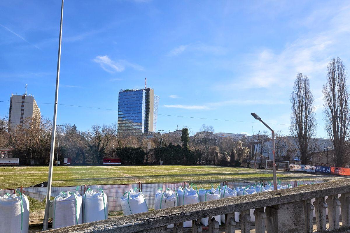 Peisaj în schimbare în complexul Dinamo: lucrări la „Velodrom” și la „Piți Varga”: GSP a luat-o la pas prin ruinele din Ștefan cel Mare