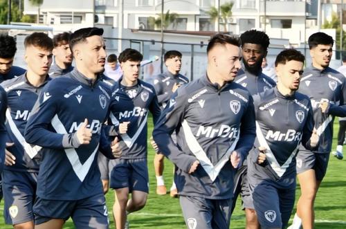 Denis Radu, al doilea de la dreapta la stânga // foto: Facebook @ Petrolul