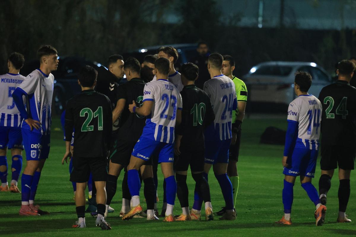 Bătaie generală la primul amical al Universității Craiova din Antalya: Coelho a intrat pe teren » Imagini de pe gazon