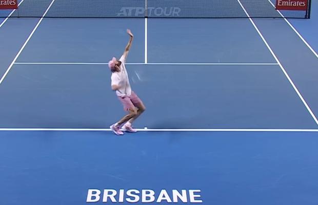 A servit 44 de ași, dar a pierdut meciul din optimile turneului ATP de la Brisbane