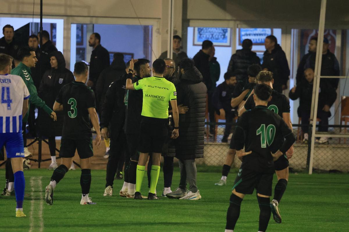 Scandal pe teren în Craiova - Konyaspor