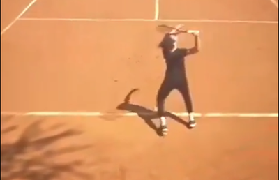 Imagini uluitoare din Nairobi, de la un turneu de tenis: o egipteancă a fost învinsă cu 6-0, 6-0, fără să știe regulile sportului