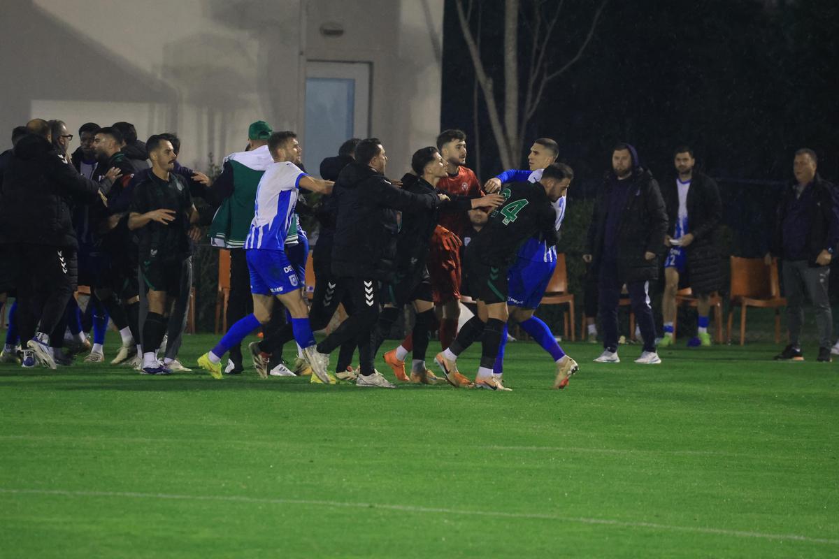 Bătaie generală la primul amical al Universității Craiova din Antalya: Coelho a intrat pe teren » Imagini de pe gazon