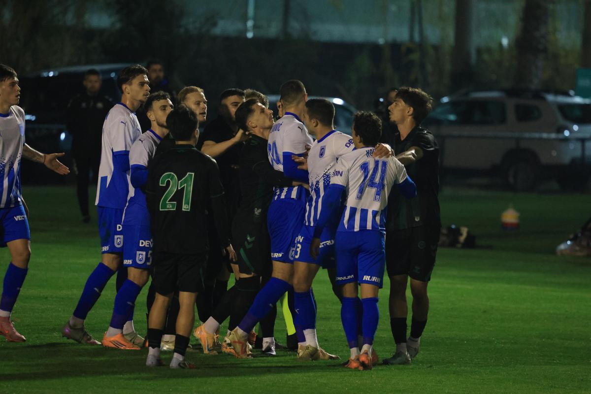 Scandal pe teren în Craiova - Konyaspor