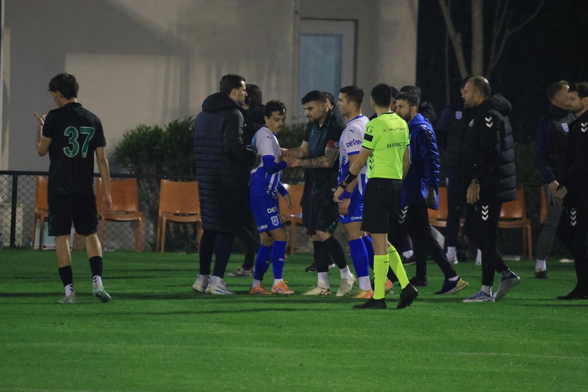 Bătaie generală la primul amical al Universității Craiova din Antalya: Coelho a intrat pe teren » Imagini de pe gazon