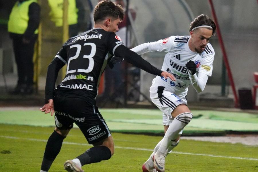 Ianis Mihart, cu numărul 23, în partida de Cupă de la Botoșani, unde a fost integralist / Sursă foto: Facebook@ FC Botoșani Dorinel Munteanu a luat decizia: nu se mai bazează pe fiul unui fost fotbalist cunoscut al Diviziei A » Reacția jucătorului: „Sunt în discuții cu ei”