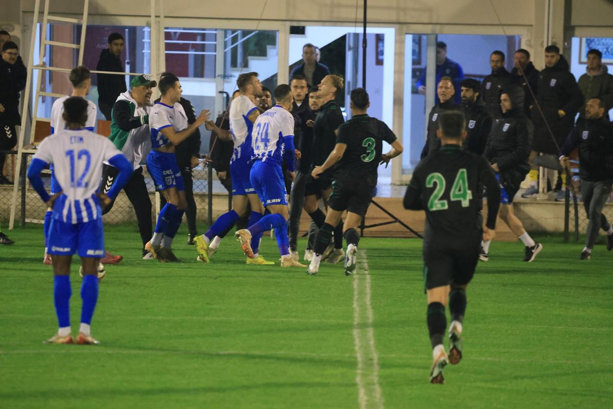 Bătaie generală la primul amical al Universității Craiova din Antalya: Coelho a intrat pe teren » Imagini de pe gazon