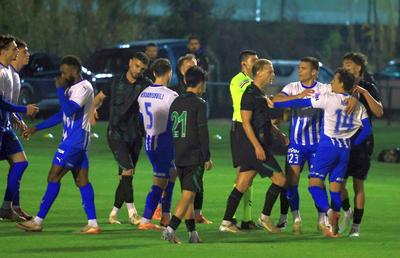 Universitatea Craiova - Konyaspor s-a încheiat cu mare scandal! Arbitrul a fluierat finalul în minutul 88 din cauza incidentelor