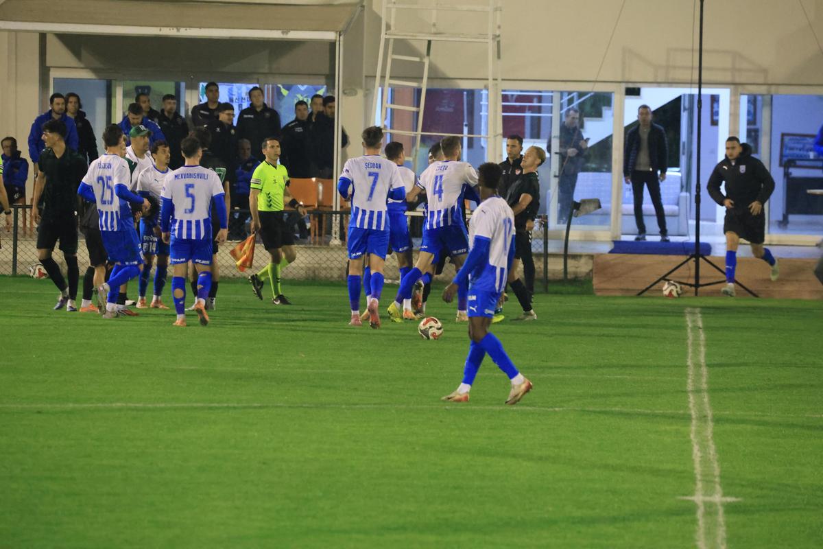 Bătaie generală la primul amical al Universității Craiova din Antalya: Coelho a intrat pe teren » Imagini de pe gazon