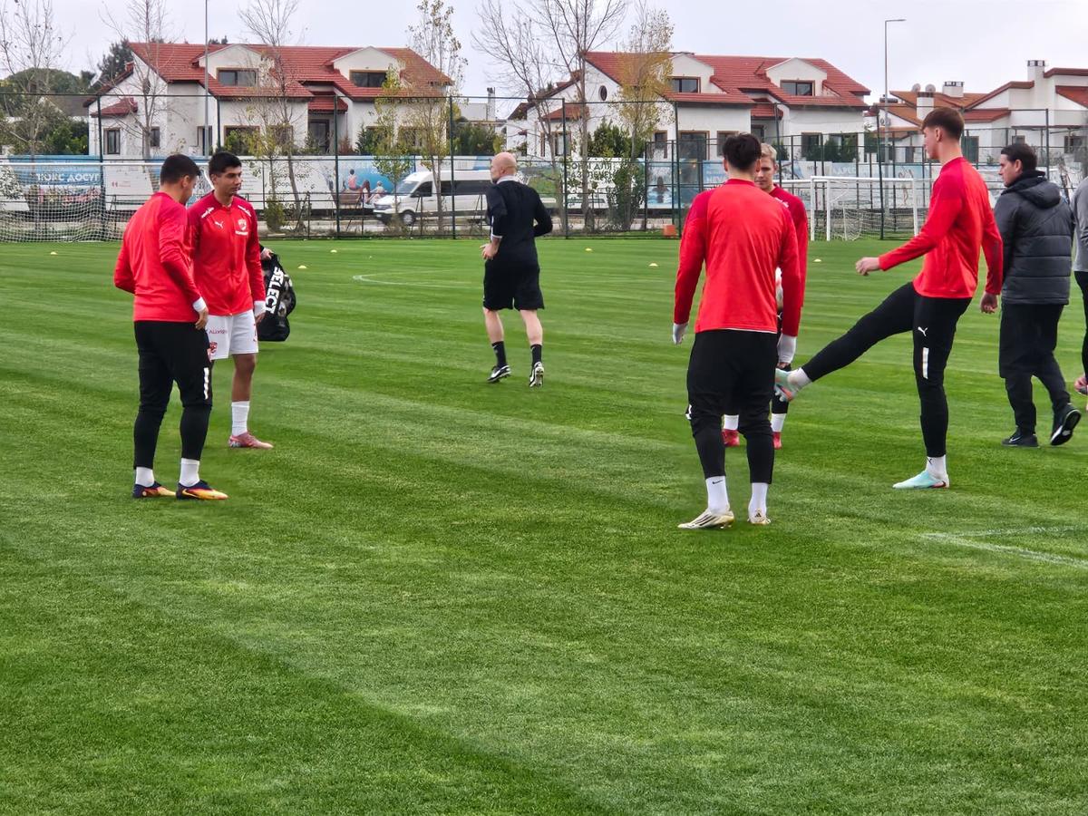 Imaginile zilei în Antalya! Rivalele de moarte, amicale spate-n spate, la 5 metri distanță » Dialog între Rotaru și Nicolescu