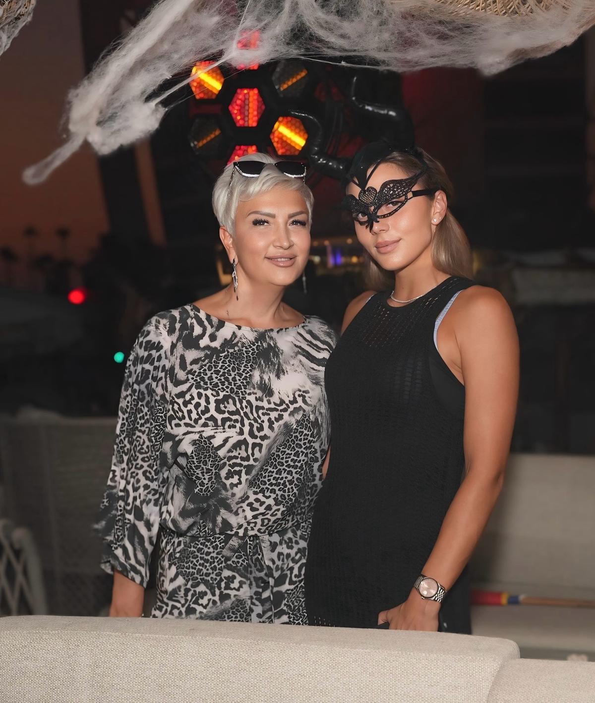 Și-a încărcat bateriile la Mamaia! Jaqueline Cristian, vacanță „ca fetele” după operația la genunchi