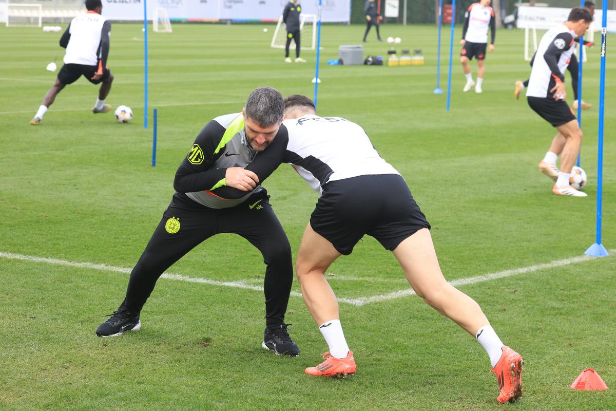 „Ar fi un record!” » Revine să o ajute pe FCSB în play-off?