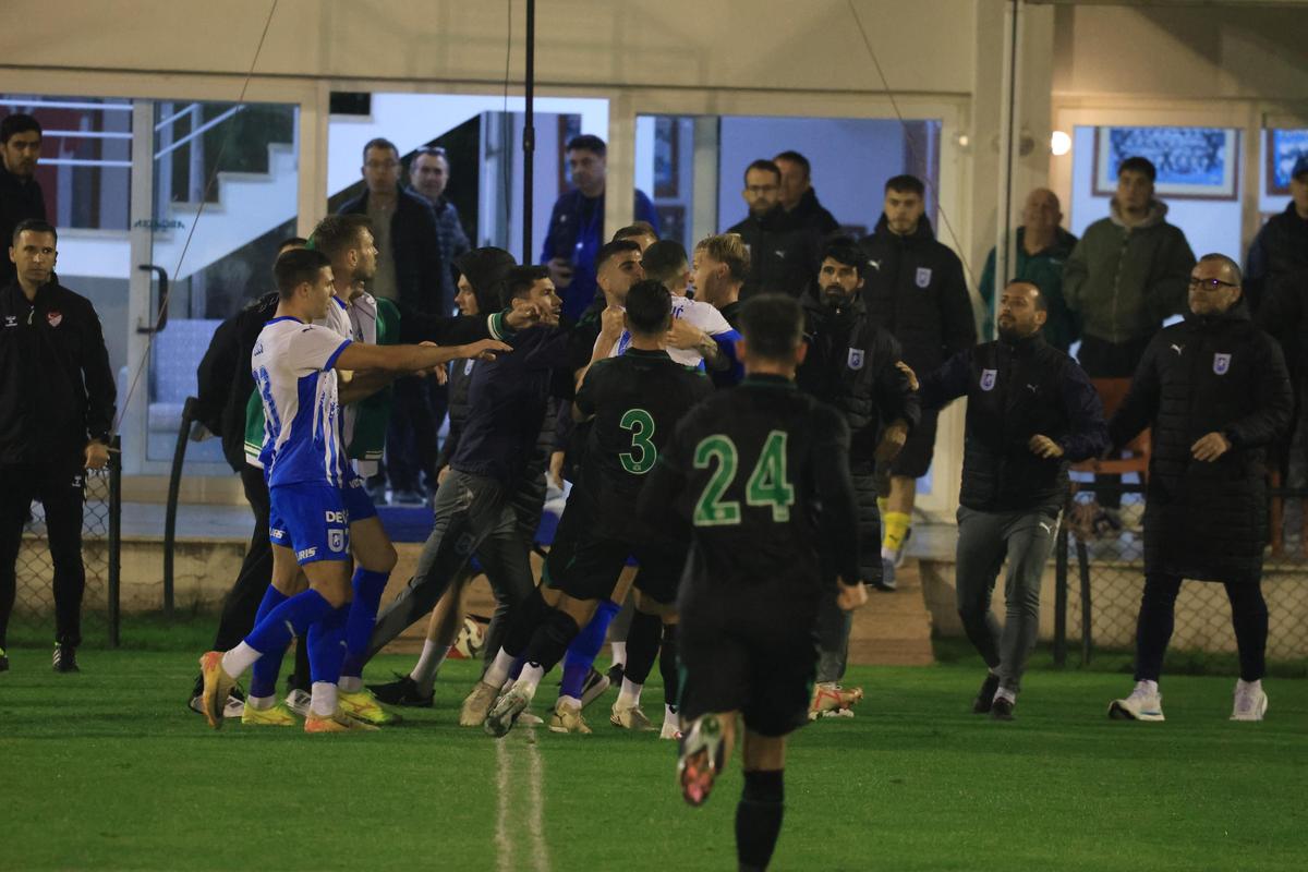Bătaie generală la primul amical al Universității Craiova din Antalya: Coelho a intrat pe teren » Imagini de pe gazon