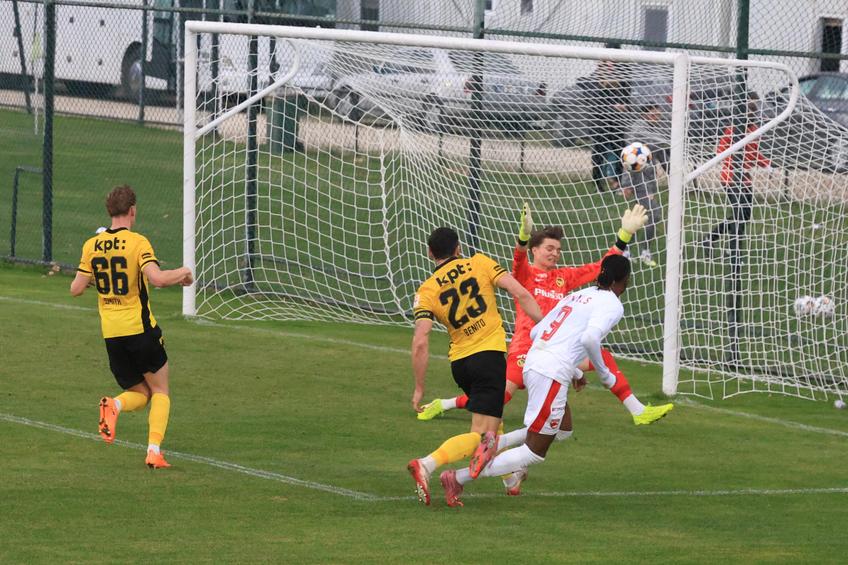 7 detalii de la amicalul lui Dinamo cu Young Boys: prezențe surpriză și experimentul lui Zeljko Kopic » De ce și-au modificat „câinii” echipamentul